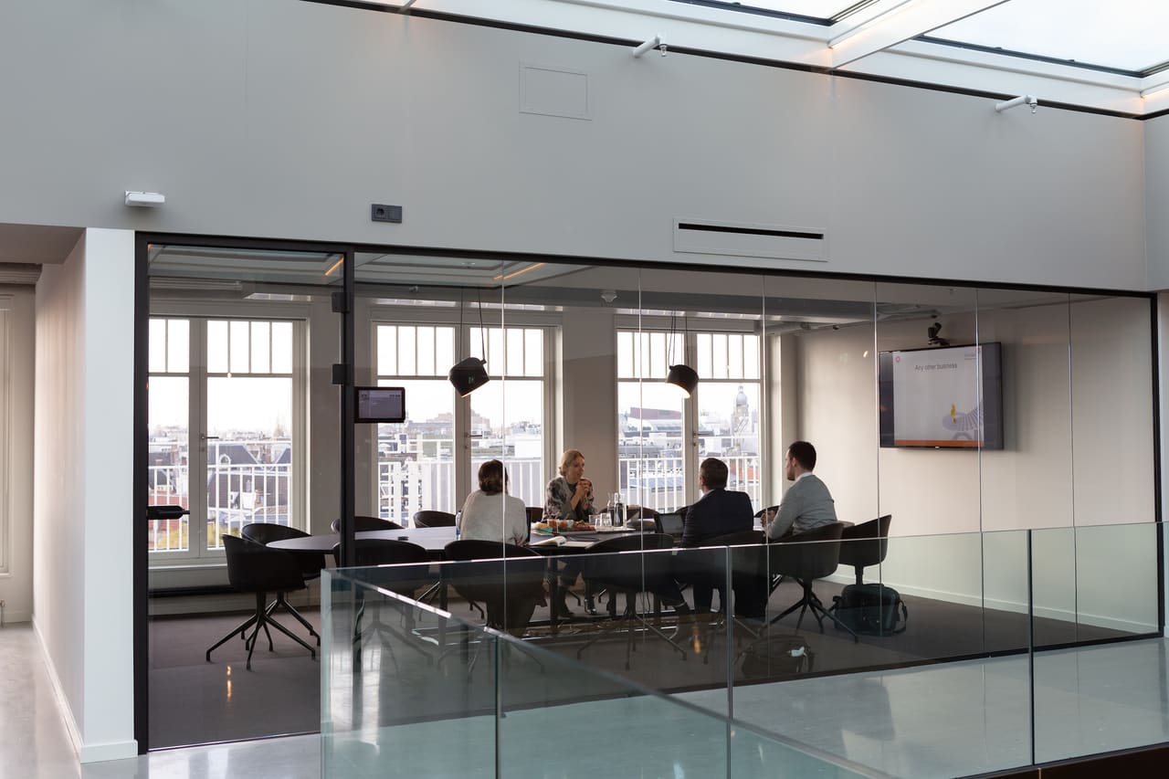 Seminars and workshops on international business law for companies